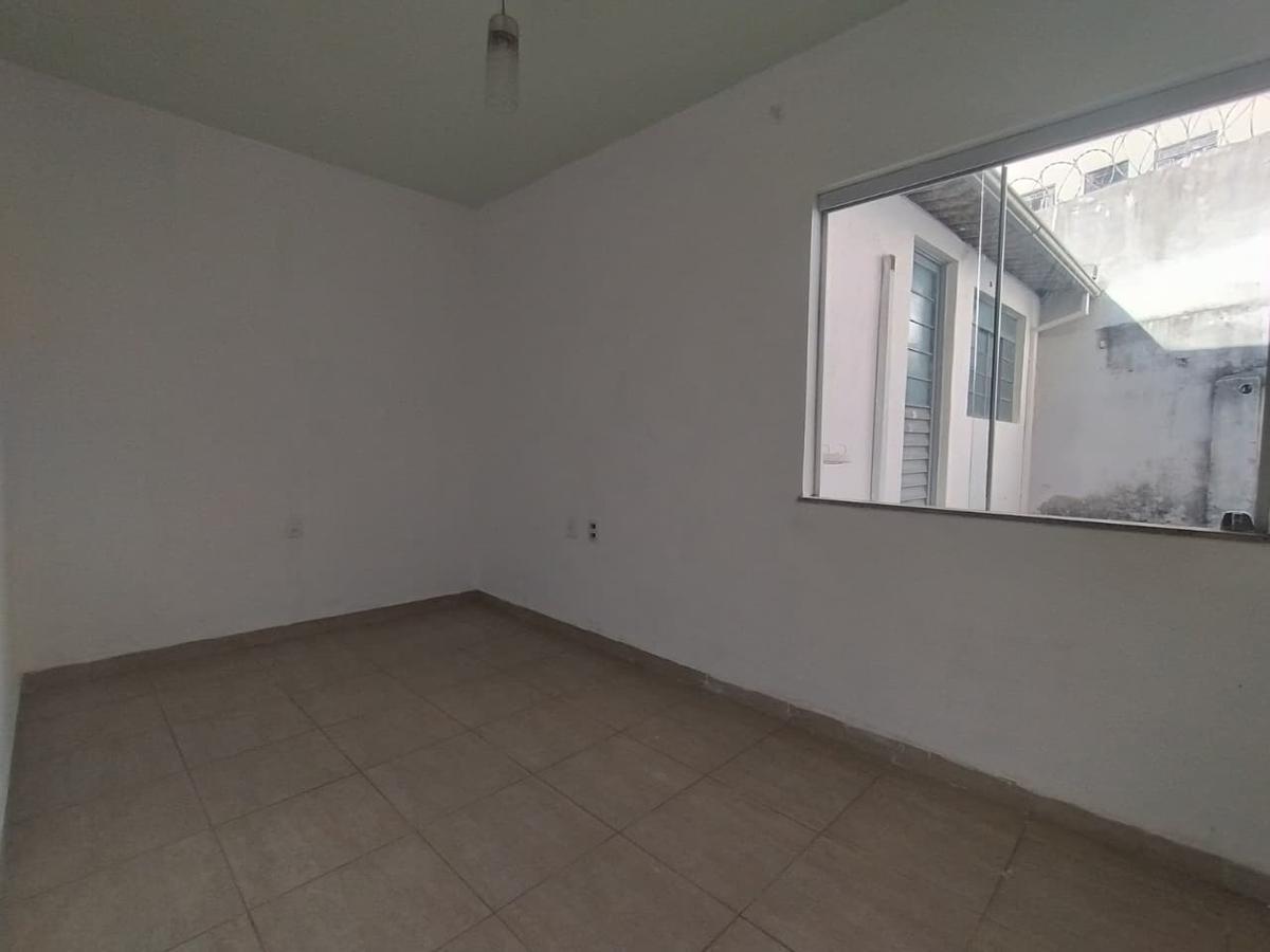 Casa, Centro, 4 Quartos, 0 Vaga