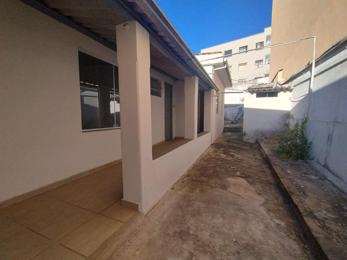 Casa, Centro, 4 Quartos, 0 Vaga