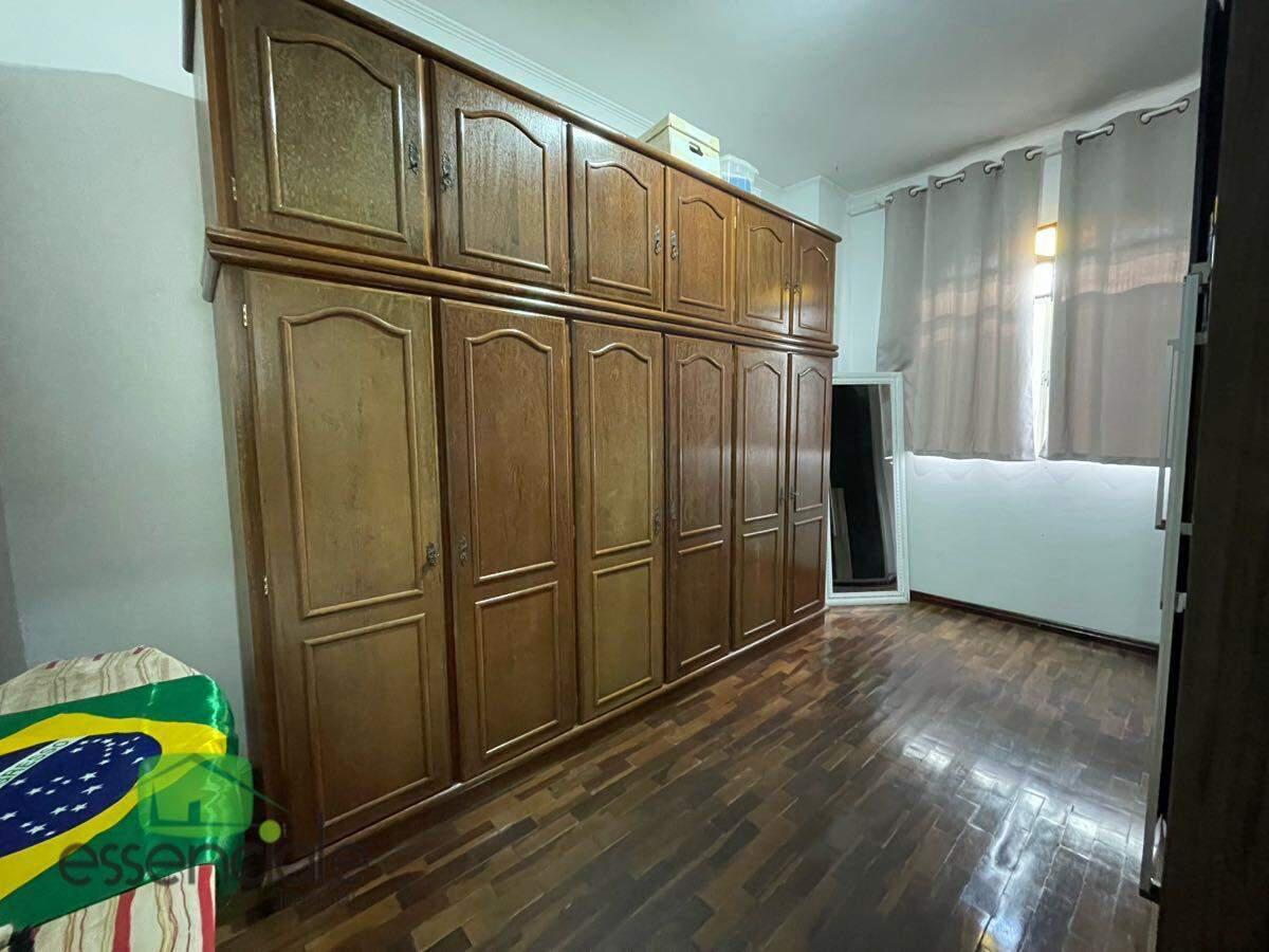 Casa, Santa Cruz Industrial, 3 Quartos, 5 Vagas, 1 Suíte