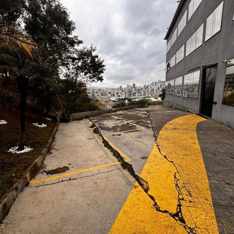 Andar, Estoril, 0 Quarto, 4 Vagas