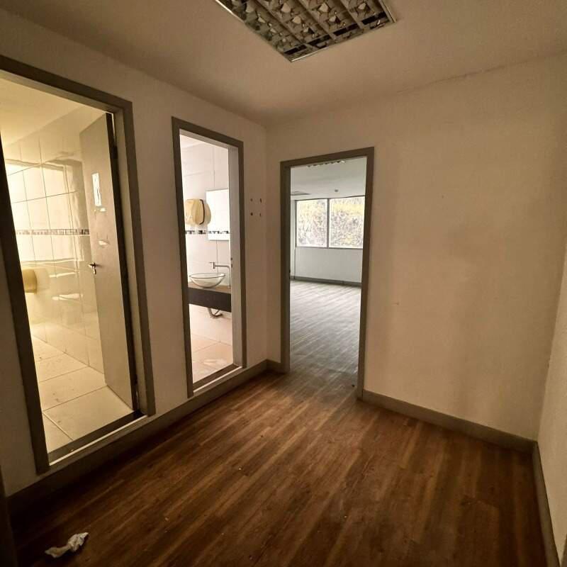 Andar, Estoril, 0 Quarto, 4 Vagas