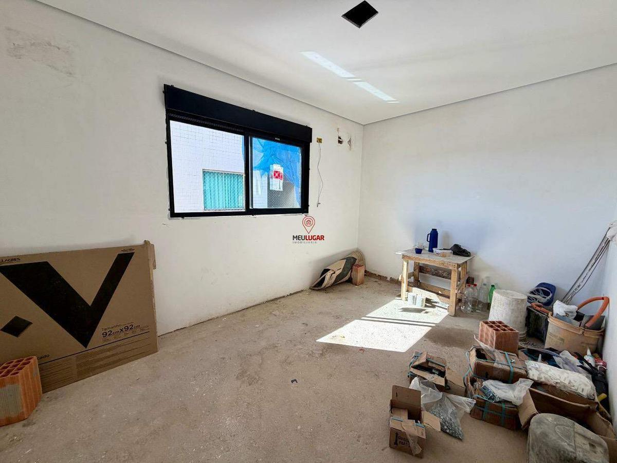 Apartamento, Barreiro, 3 Quartos, 3 Vagas, 1 Suíte