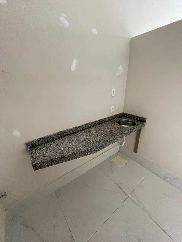 Loja, Santa Lúcia, 0 Vaga