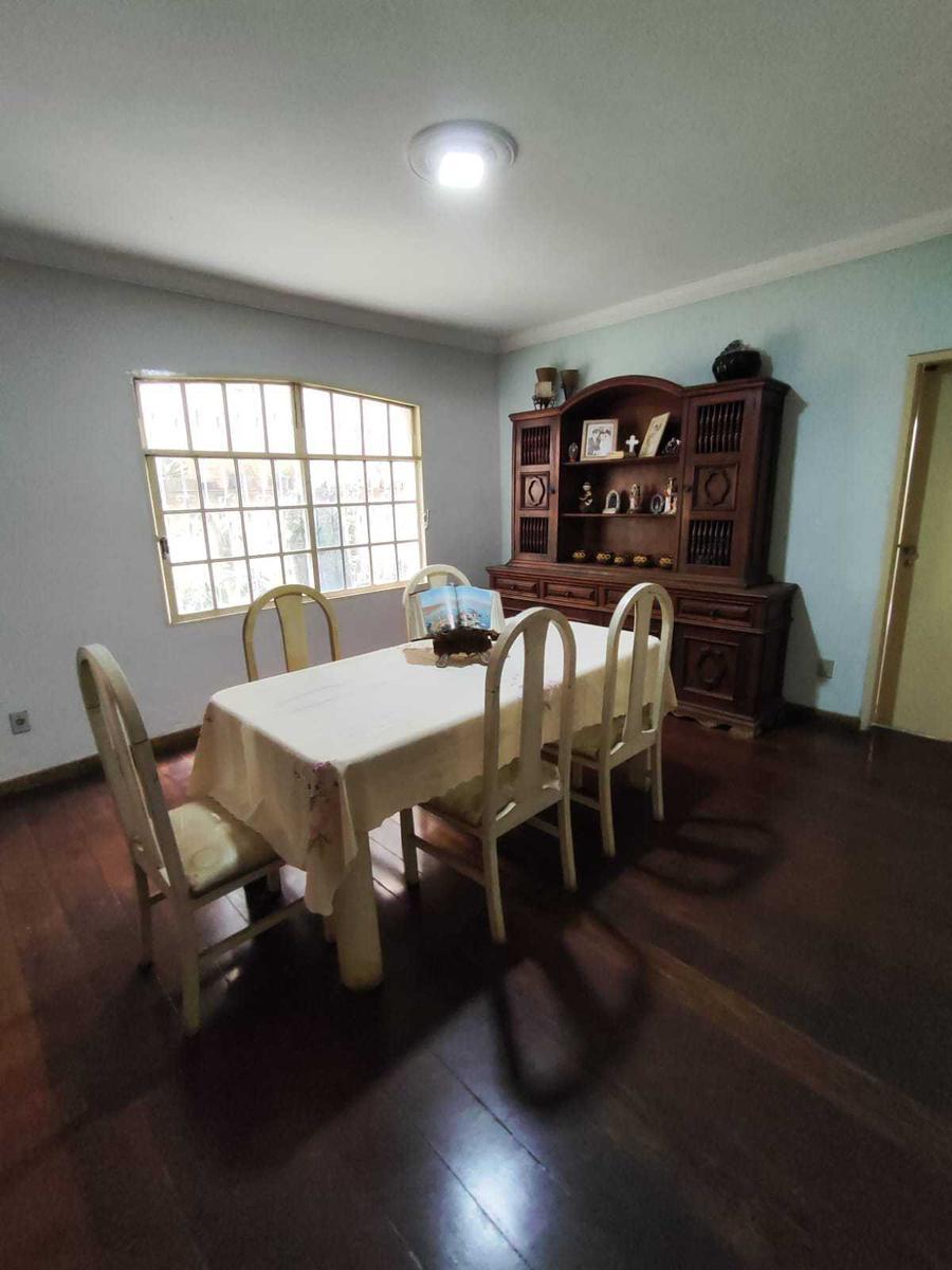 Casa, Planalto, 7 Quartos, 3 Vagas, 3 Suítes