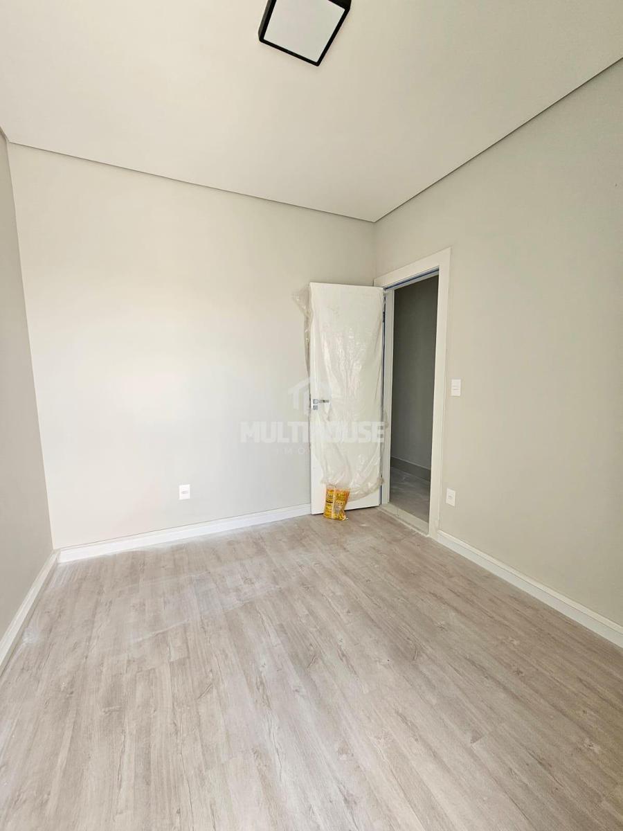 Casa, Santa Branca, 3 Quartos, 2 Vagas, 1 Suíte