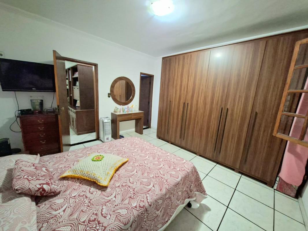 Casa, Letícia, 3 Quartos, 8 Vagas, 1 Suíte