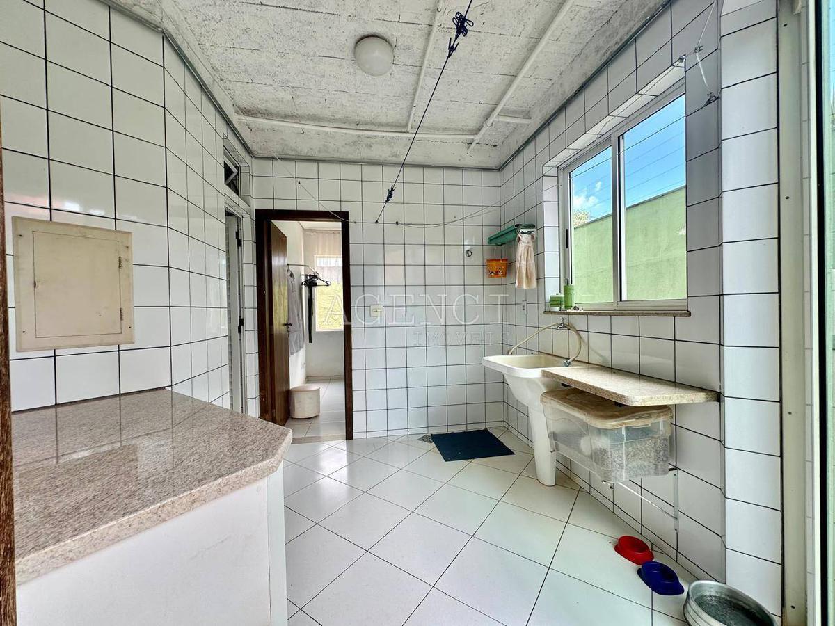 Casa, Jardim Canadá, 5 Quartos, 0 Vaga, 1 Suíte