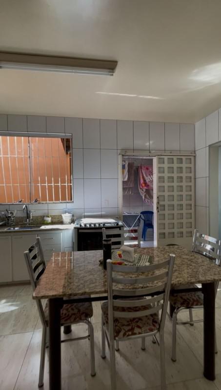 Casa, Castelo, 4 Quartos, 3 Vagas, 1 Suíte