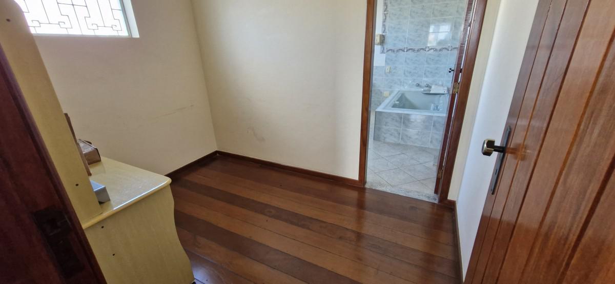Casa, Concórdia, 10 Quartos, 8 Vagas, 1 Suíte