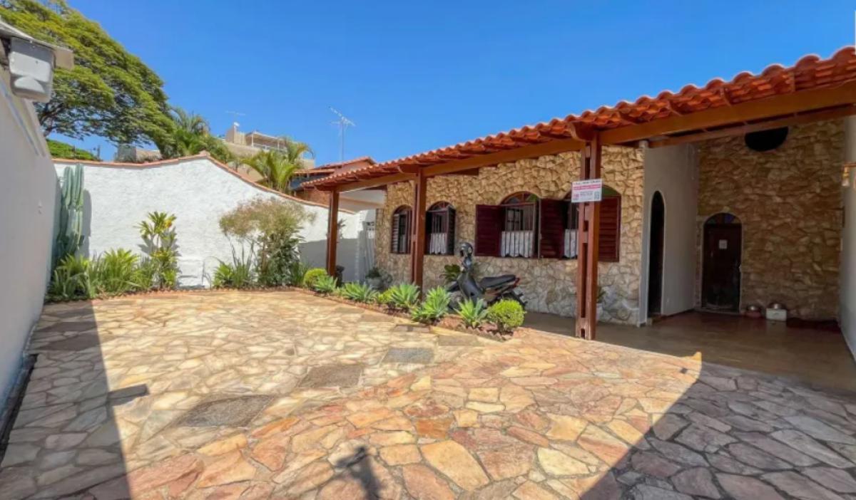 Casa, Ouro Preto, 4 Quartos, 4 Vagas, 1 Suíte