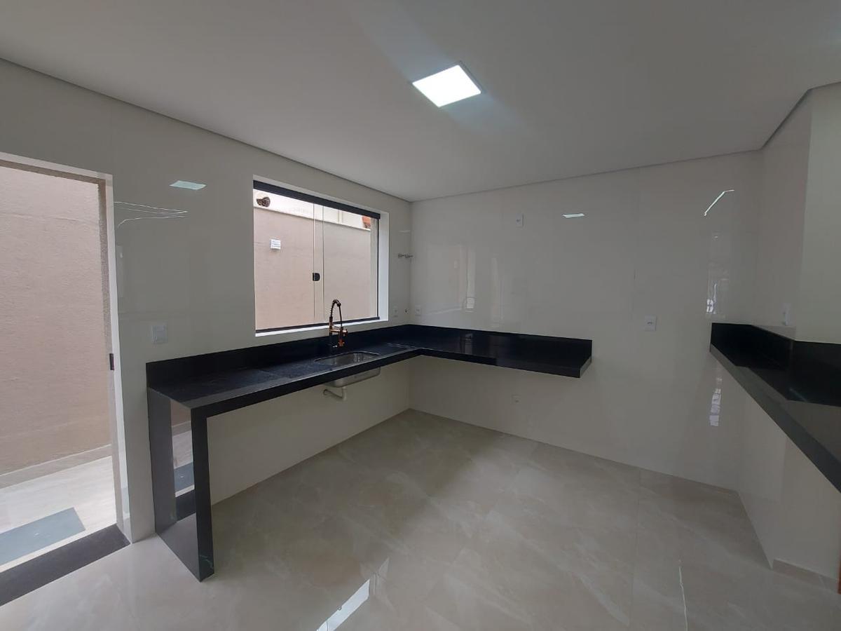 Casa, Planalto, 4 Quartos, 4 Vagas, 1 Suíte