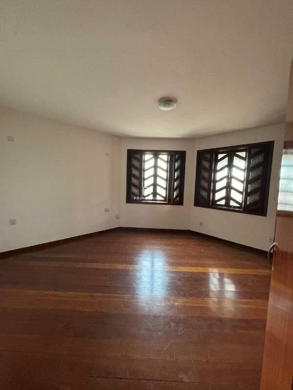 Casa, Castelo, 5 Quartos, 14 Vagas, 1 Suíte