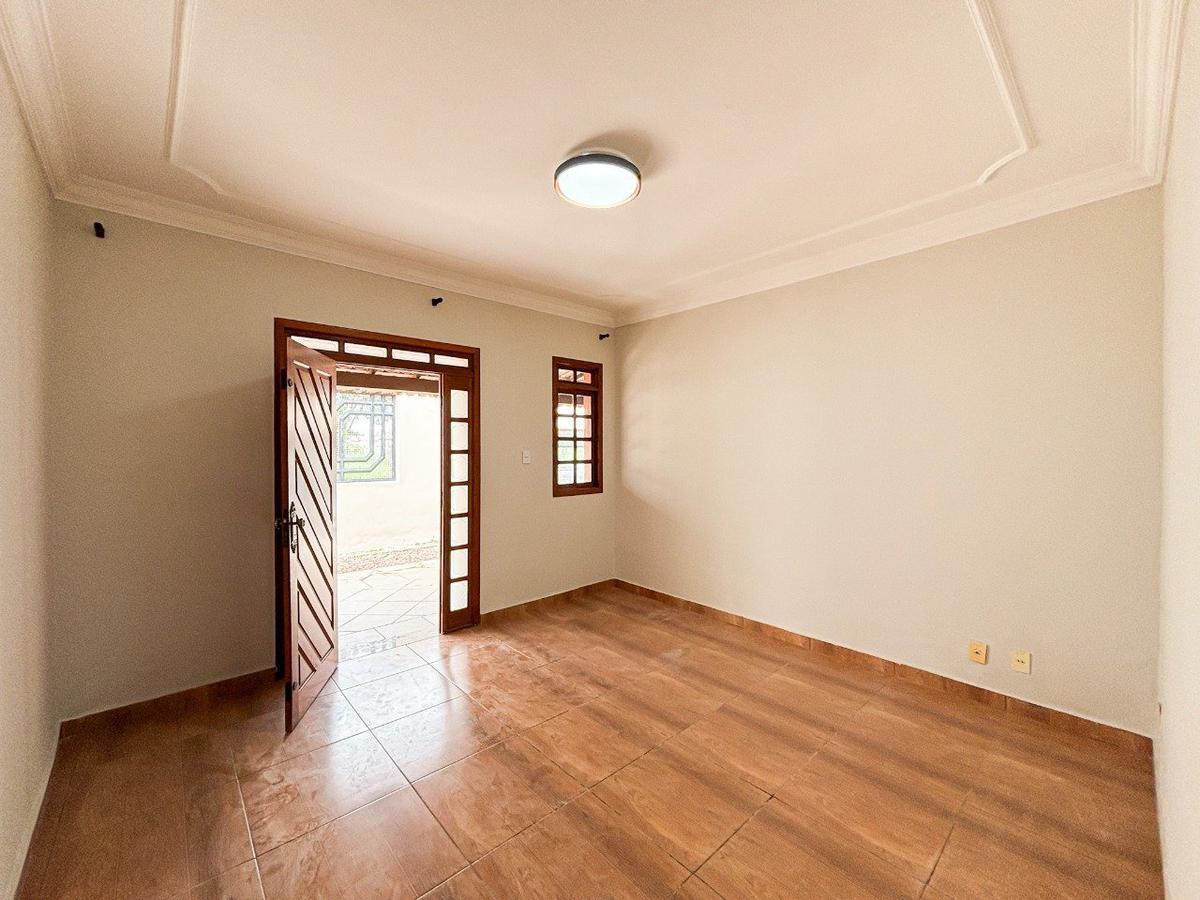 Casa, Três Barras, 5 Quartos, 3 Vagas, 1 Suíte