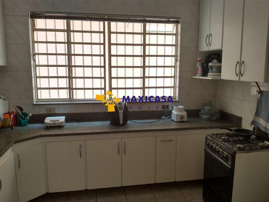 Casa, Cachoeirinha, 4 Quartos, 6 Vagas, 1 Suíte