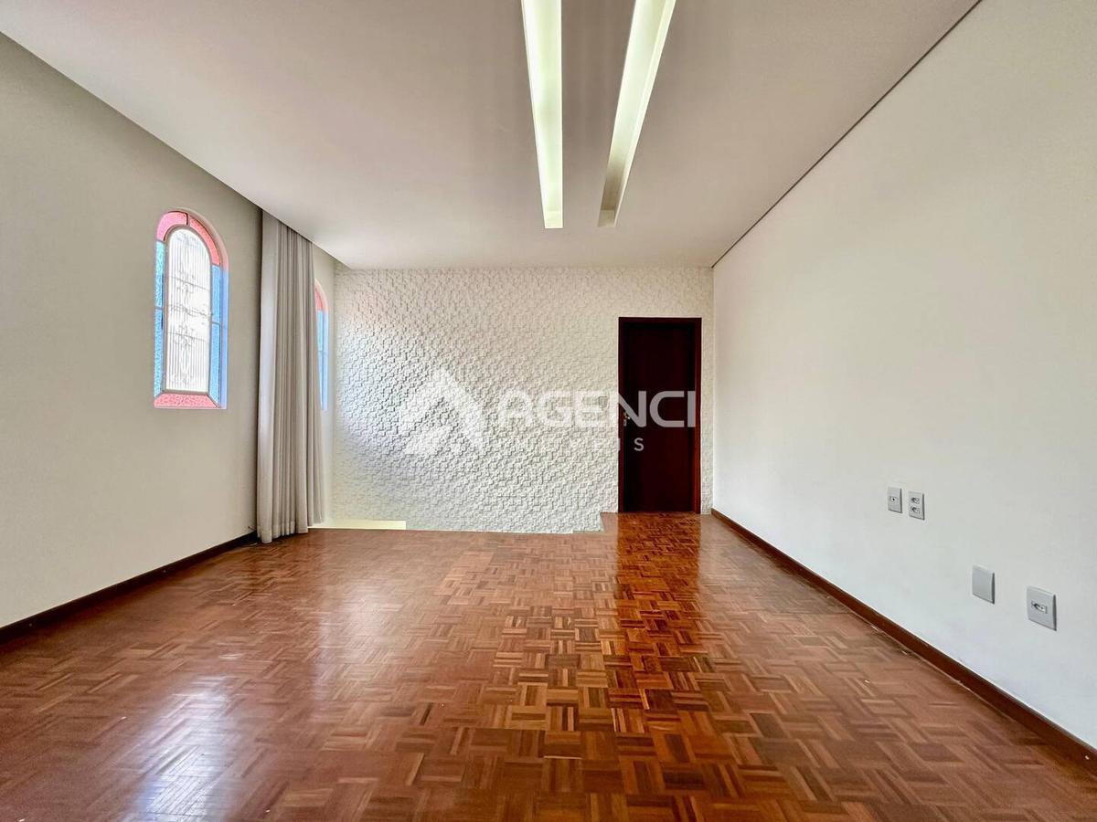 Casa, Parque Xangri-lá, 4 Quartos, 0 Vaga, 1 Suíte