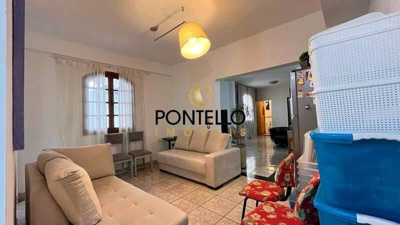 Casa, Buritis, 5 Quartos, 0 Vaga, 1 Suíte