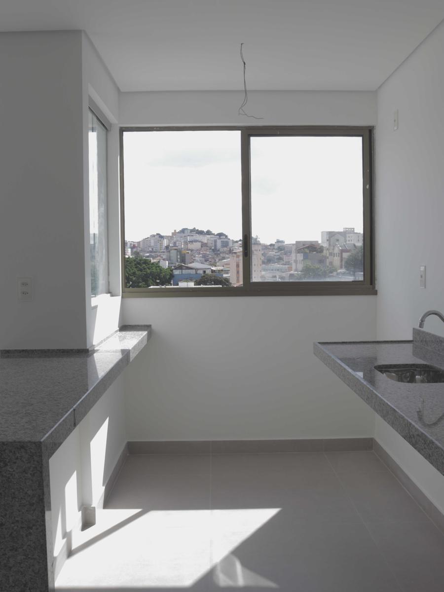 Apartamento, Sagrada Família, 2 Quartos, 2 Vagas, 1 Suíte