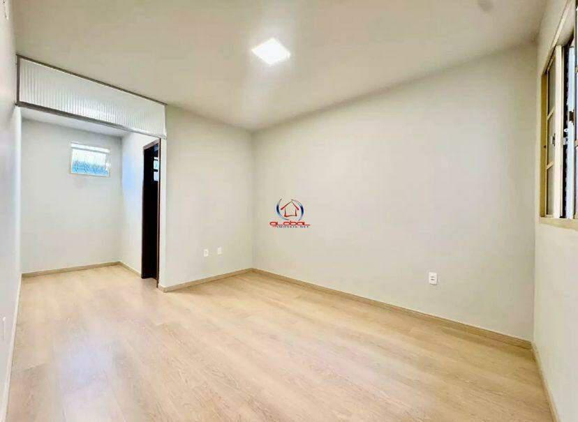 Casa, Castelo, 4 Quartos, 2 Vagas, 1 Suíte