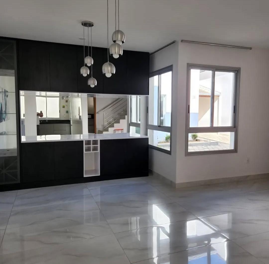 Casa, Centro, 3 Quartos, 2 Vagas, 1 Suíte