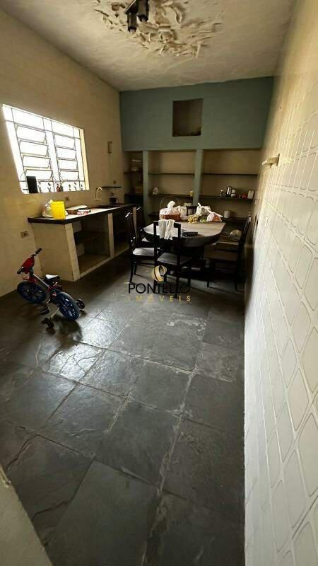 Casa, Centro, 3 Quartos, 0 Vaga