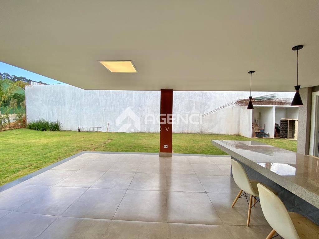 Casa, Alphaville - Lagoa dos Ingleses, 5 Quartos, 0 Vaga, 1 Suíte