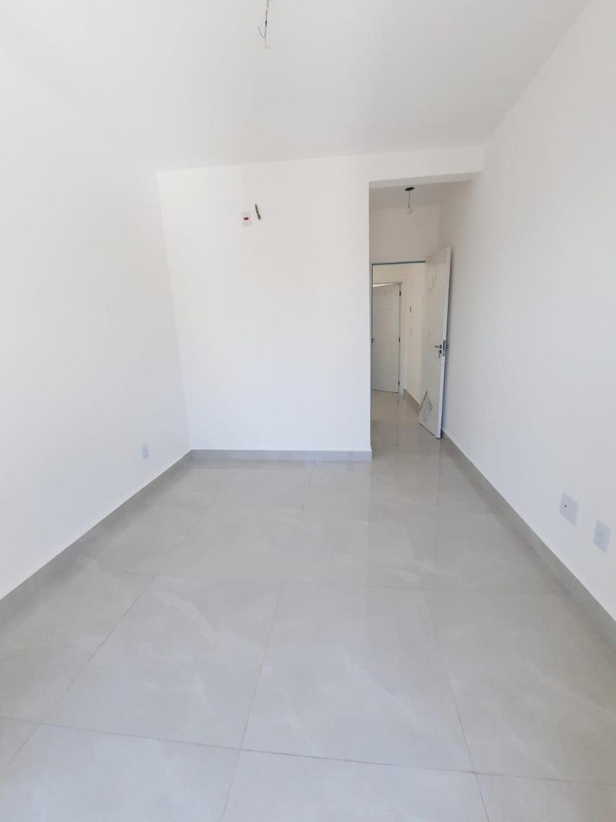 Casa, Floramar, 2 Quartos, 1 Vaga, 2 Suítes