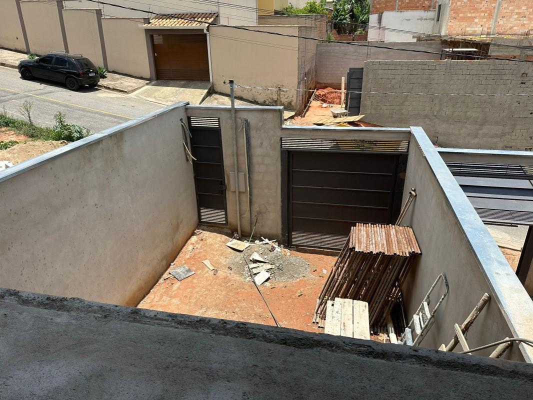 Casa, Monte Verde, 2 Quartos, 2 Vagas, 1 Suíte