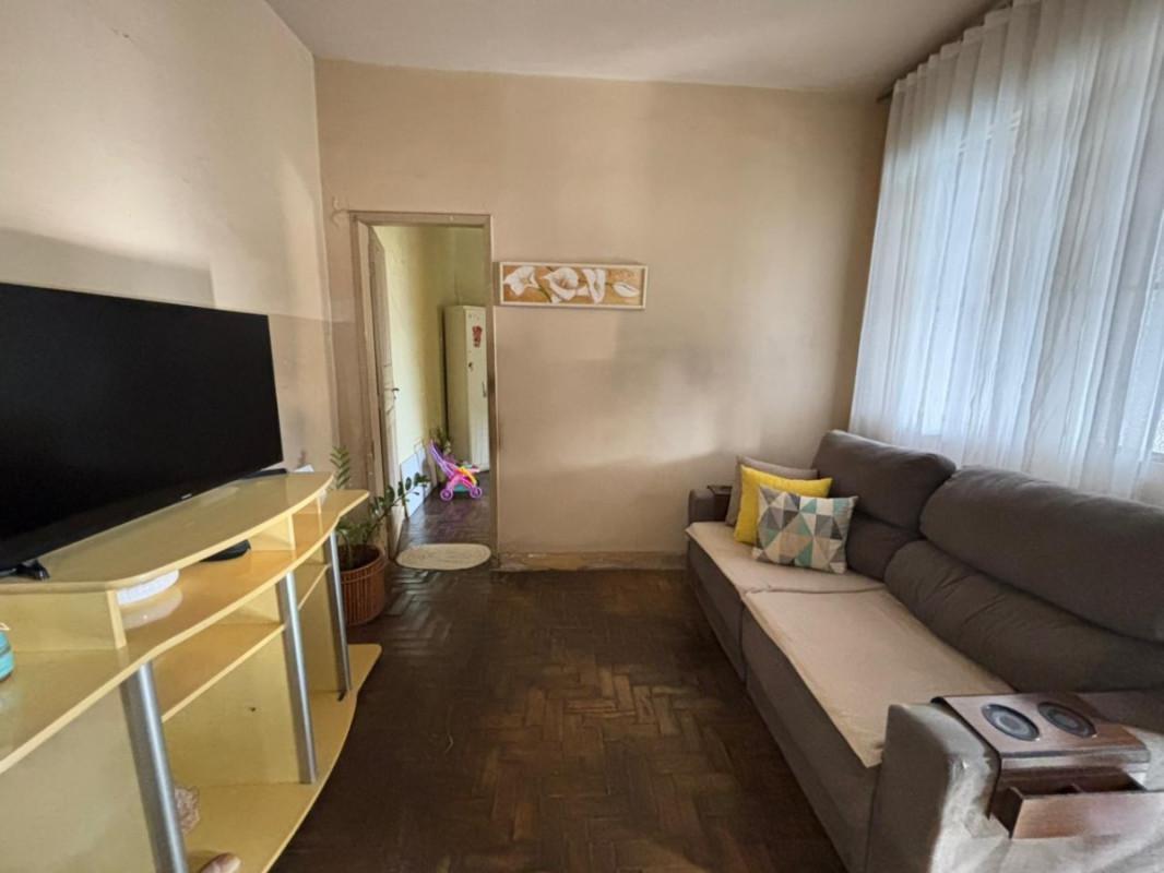 Casa, Sagrada Família, 2 Quartos, 8 Vagas