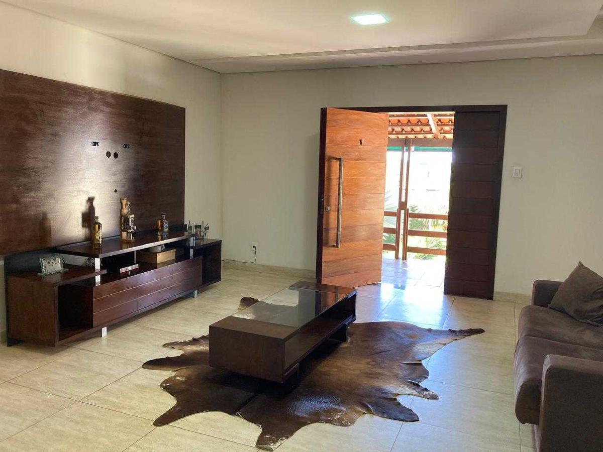 Casa, Centro, 4 Quartos, 6 Vagas, 1 Suíte