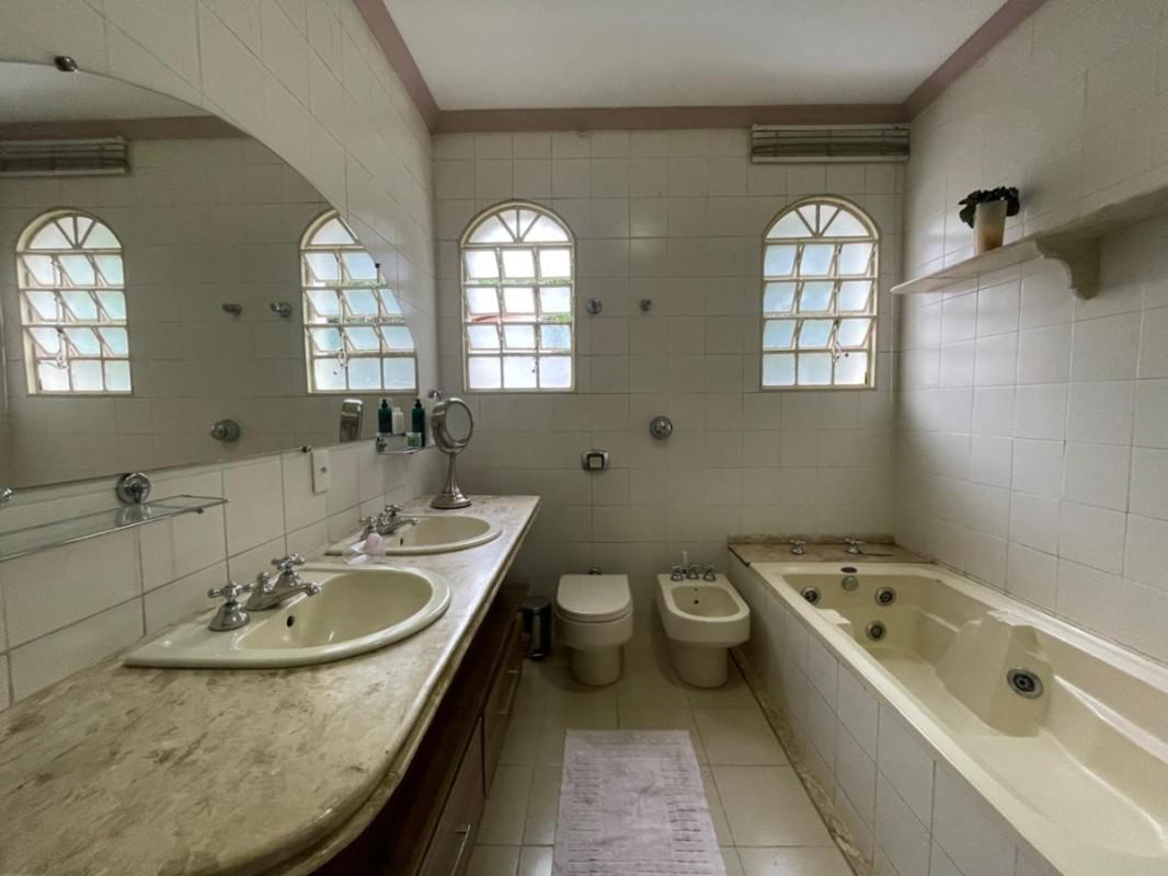 Casa, Santa Lúcia, 5 Quartos, 4 Vagas, 1 Suíte