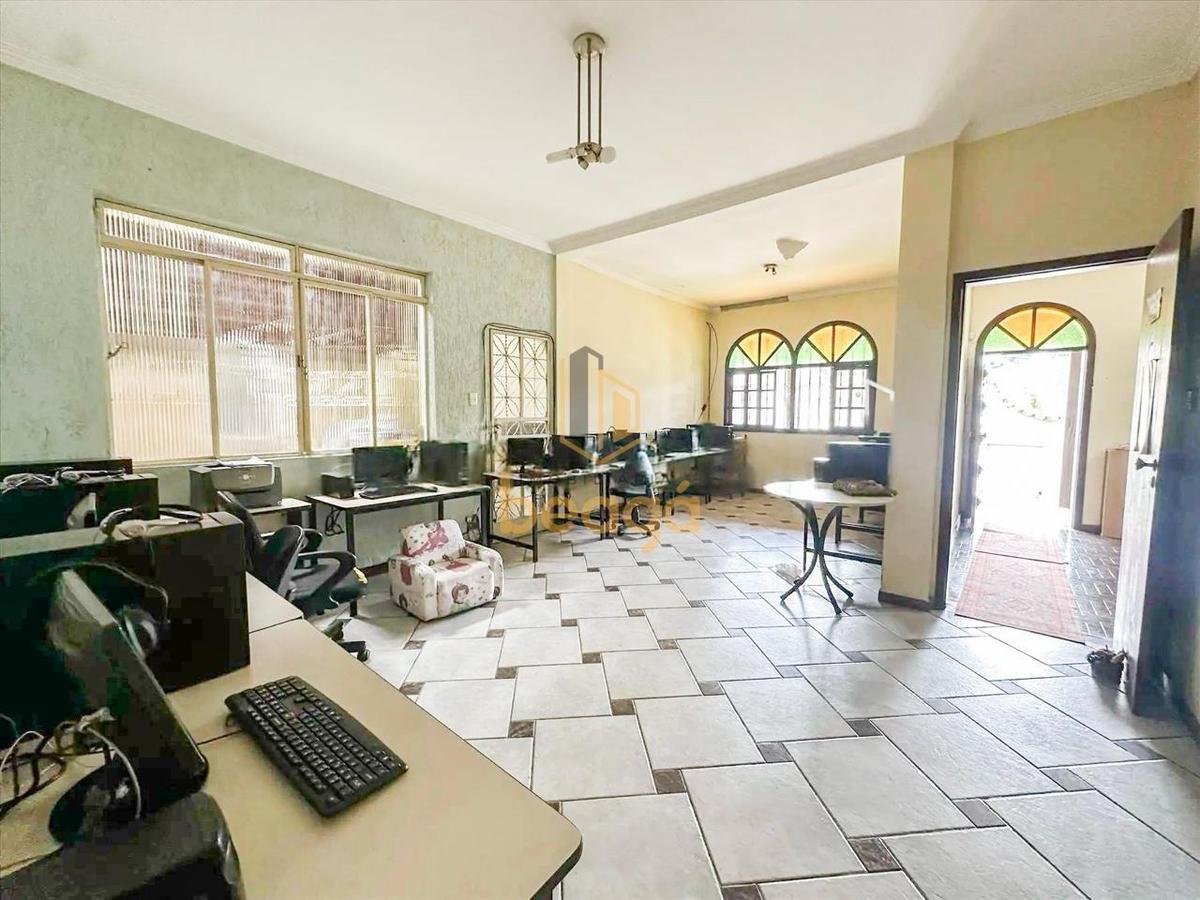 Casa, Califórnia, 4 Quartos, 8 Vagas, 1 Suíte