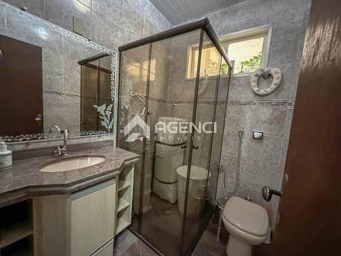 Casa, Camargos, 3 Quartos, 0 Vaga, 2 Suítes