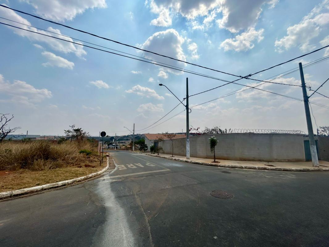 Lote, Vila dos Ipês, 0 Quarto, 0 Vaga