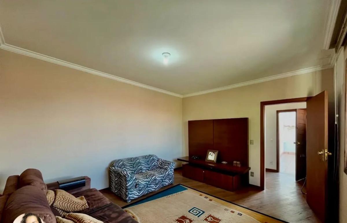 Casa, Nova Esperança, 4 Quartos, 4 Vagas, 1 Suíte