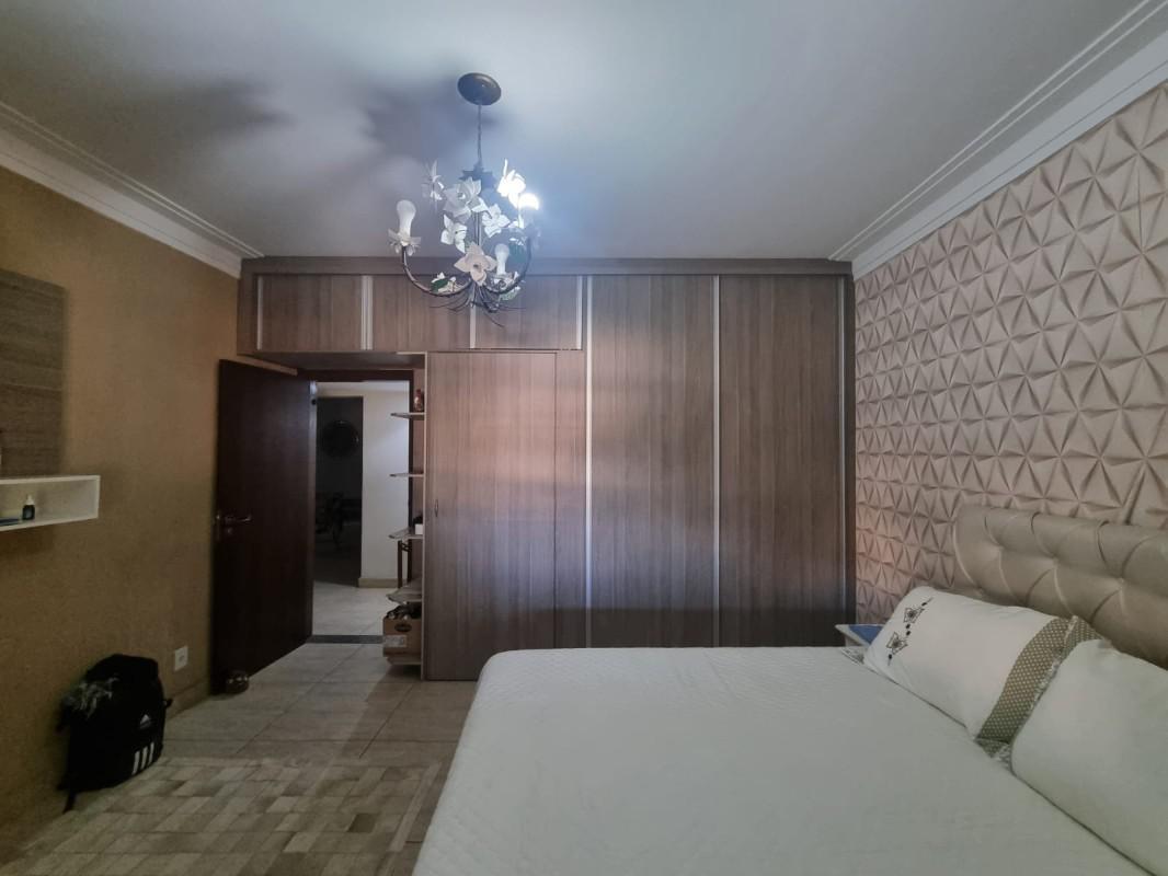 Casa, Centro, 4 Quartos, 6 Vagas, 1 Suíte