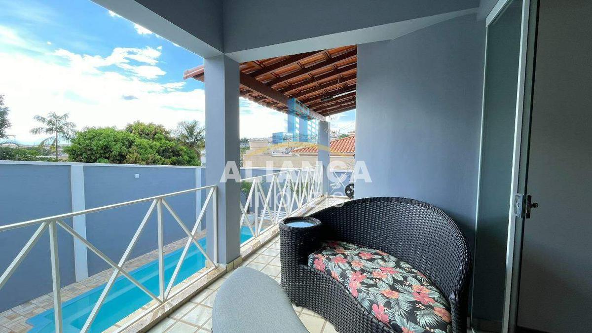 Casa, Centro, 4 Quartos, 2 Vagas, 3 Suítes