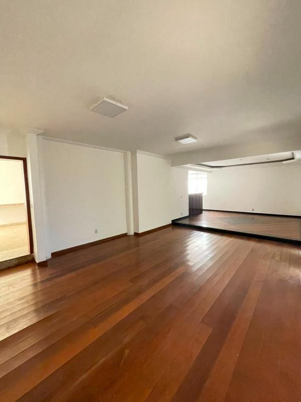 Casa, Castelo, 5 Quartos, 4 Vagas, 2 Suítes