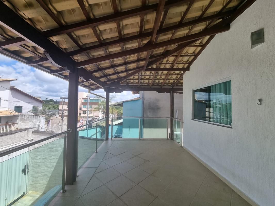 Casa, Europa, 3 Quartos, 2 Vagas, 1 Suíte