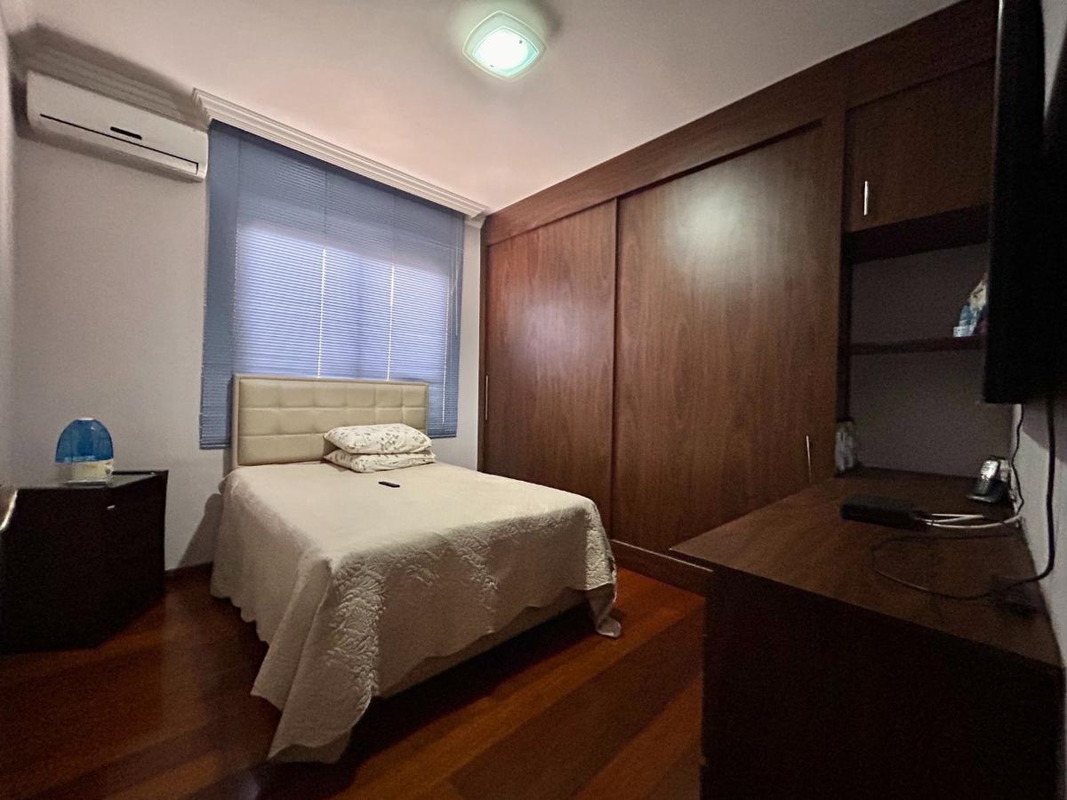 Casa, Castelo, 4 Quartos, 4 Vagas, 1 Suíte