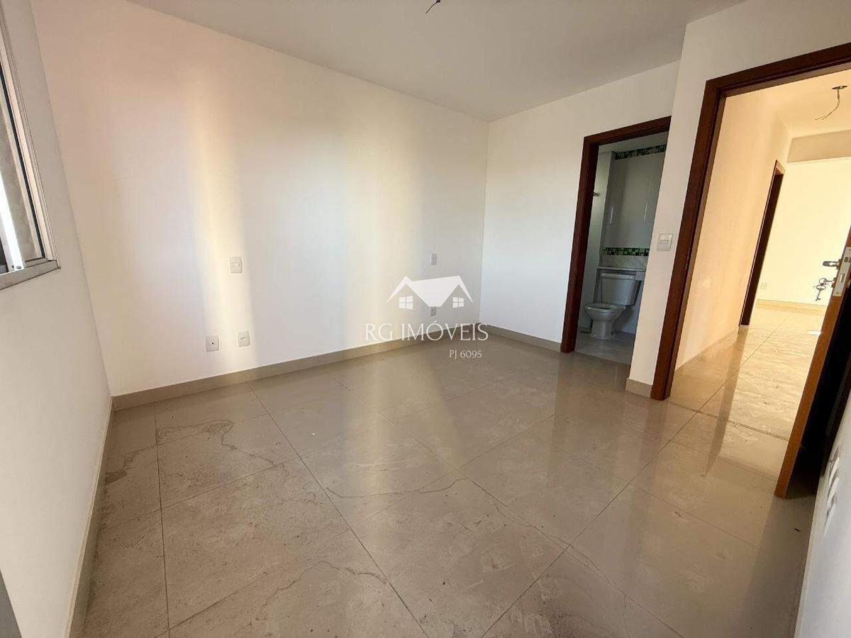 Apartamento, Barreiro, 3 Quartos, 2 Vagas, 1 Suíte