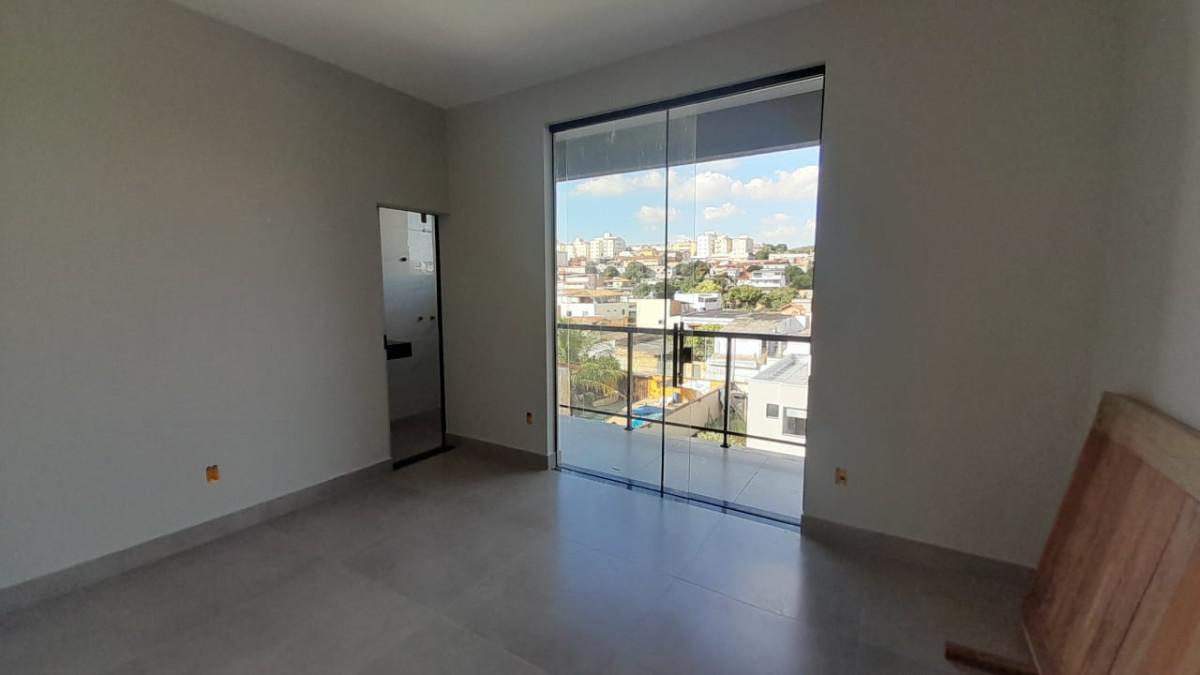Casa, Parque Maracanã, 3 Quartos, 2 Vagas, 1 Suíte