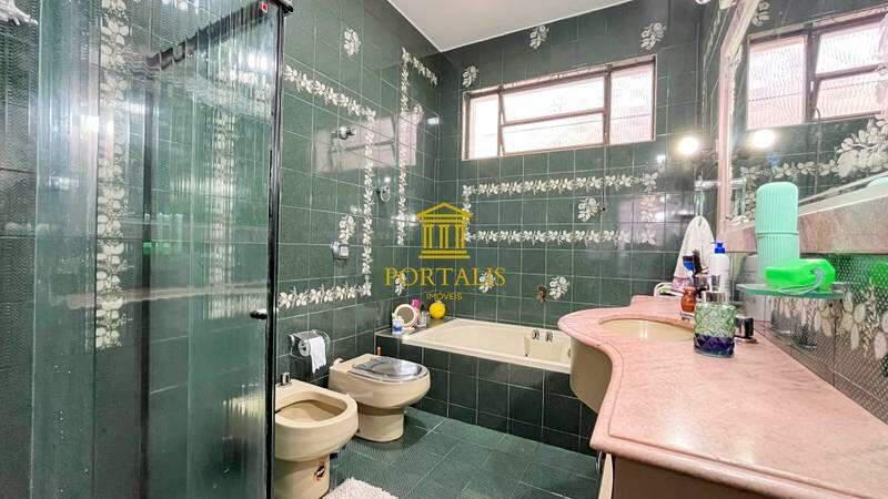 Casa, Luxemburgo, 5 Quartos, 4 Vagas, 2 Suítes