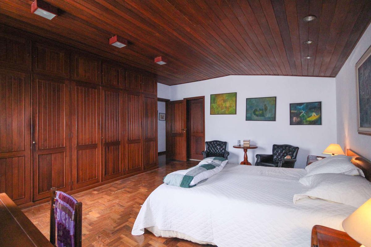 Casa, Serra, 4 Quartos, 5 Vagas, 1 Suíte
