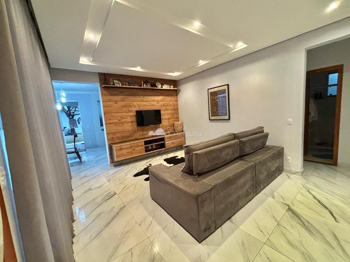Casa, Trevo, 3 Quartos, 4 Vagas, 1 Suíte