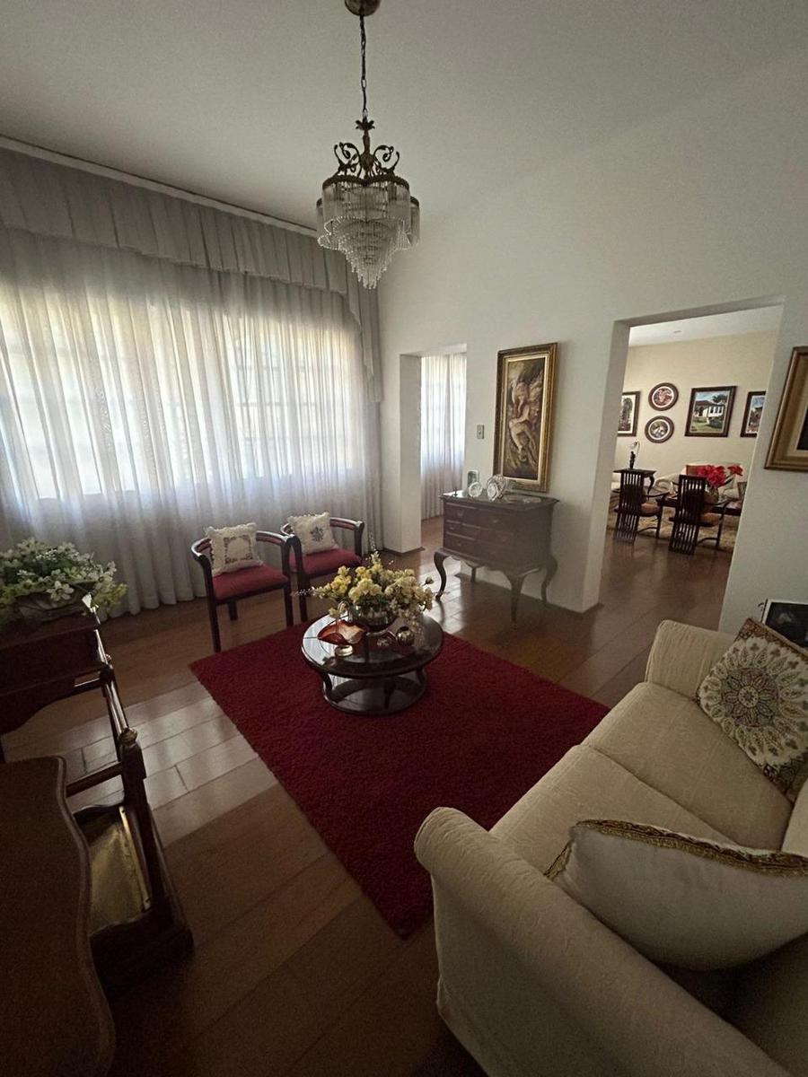 Casa, Centro, 5 Quartos, 0 Vaga, 3 Suítes