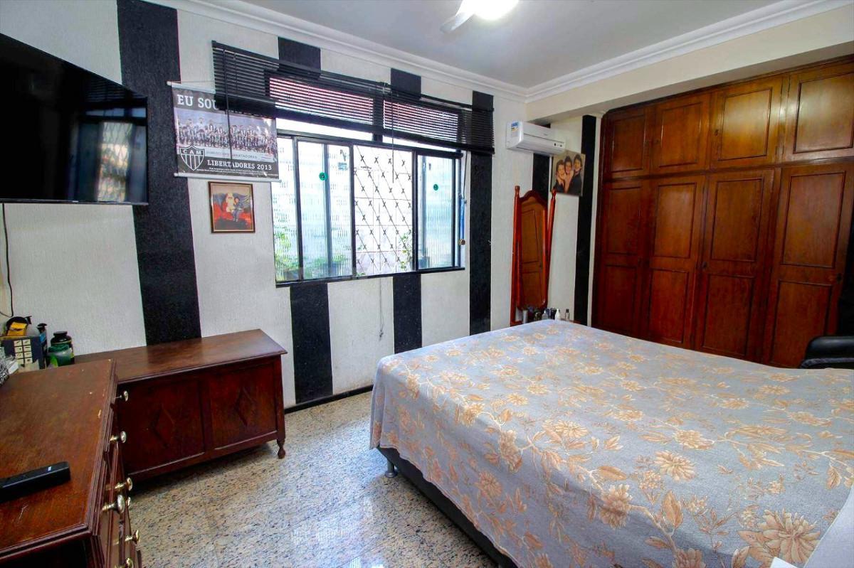 Casa, João Pinheiro, 5 Quartos, 4 Vagas, 1 Suíte
