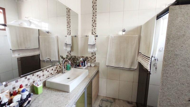 Casa, Braúnas, 3 Quartos, 8 Vagas, 2 Suítes