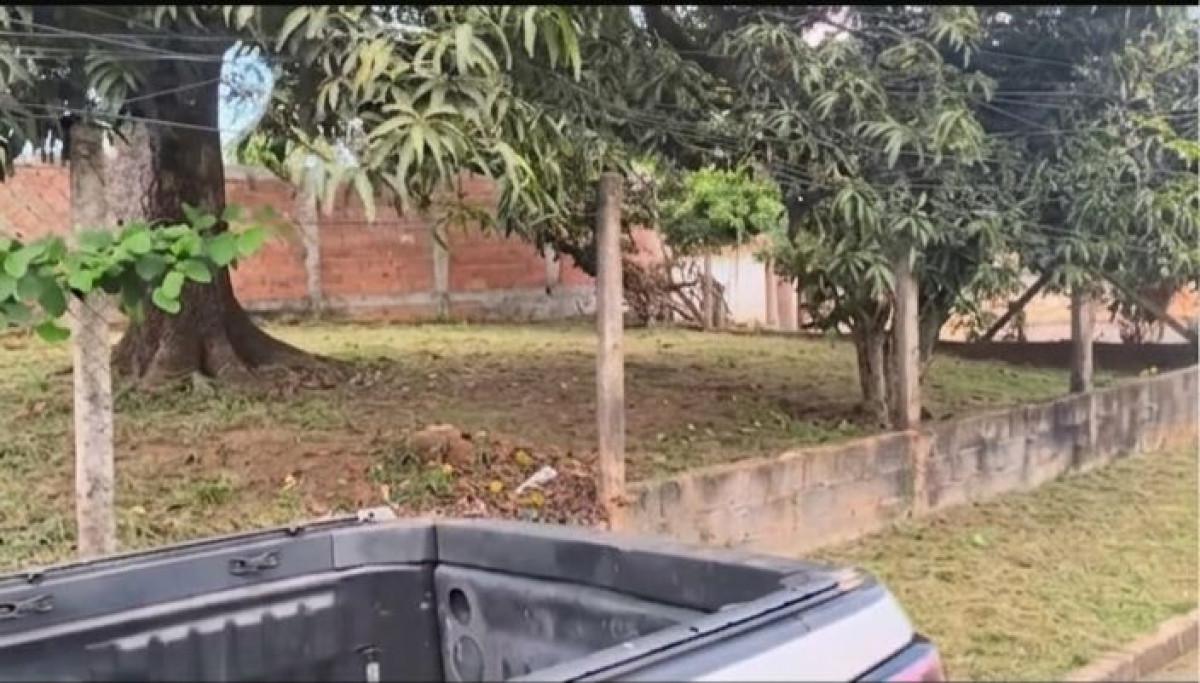 Lote, Centro, 0 Quarto, 3 Vagas