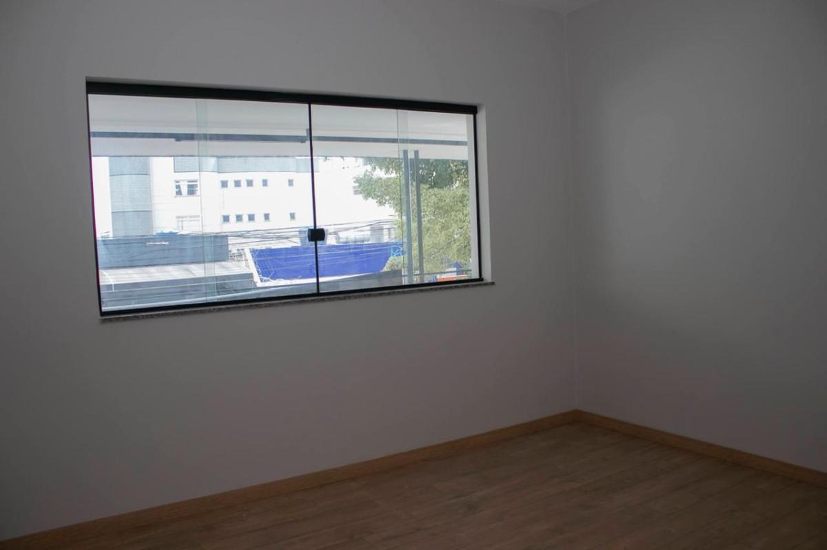 Casa Comercial, Colégio Batista, 5 Quartos, 3 Vagas