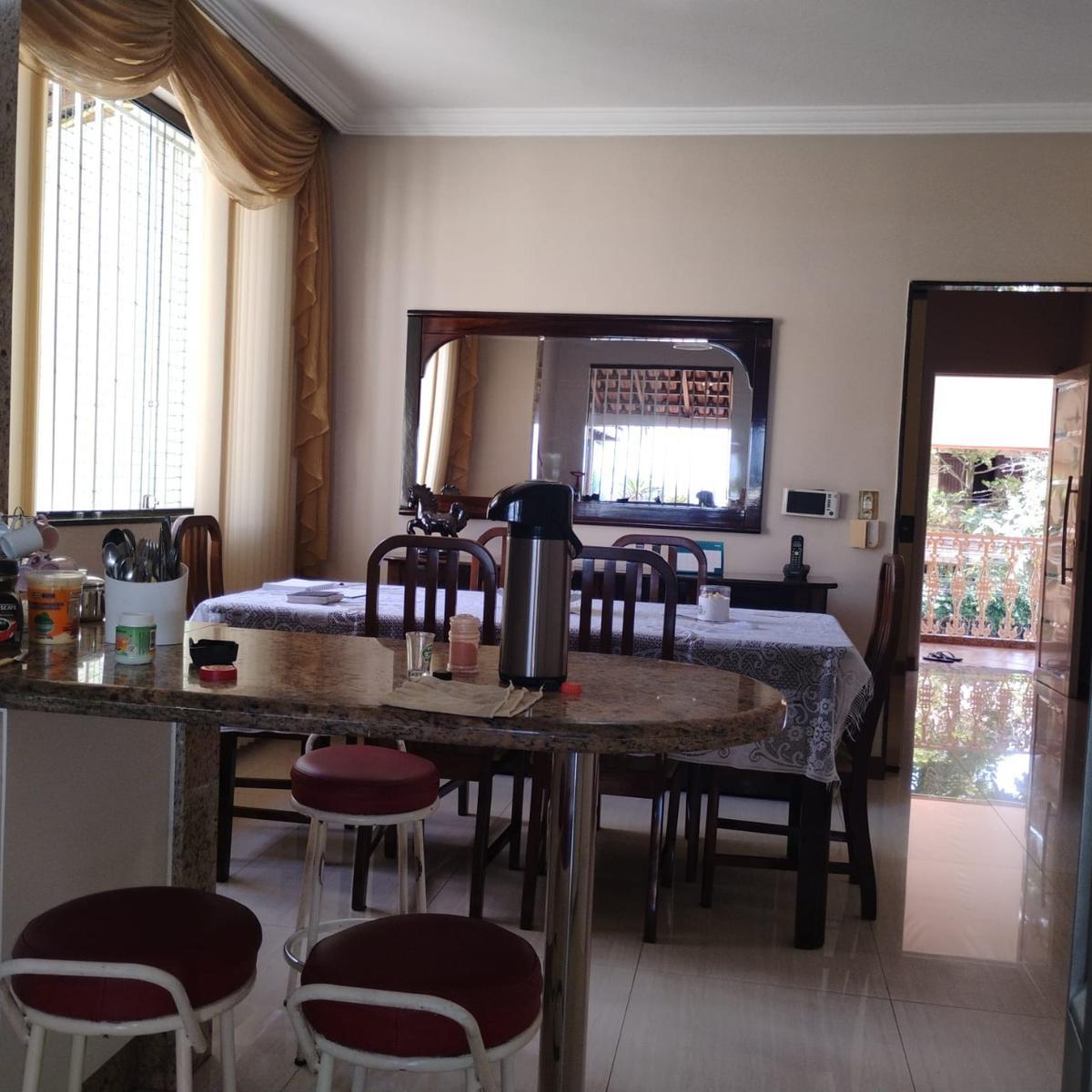 Casa, Castelo, 4 Quartos, 4 Vagas, 1 Suíte